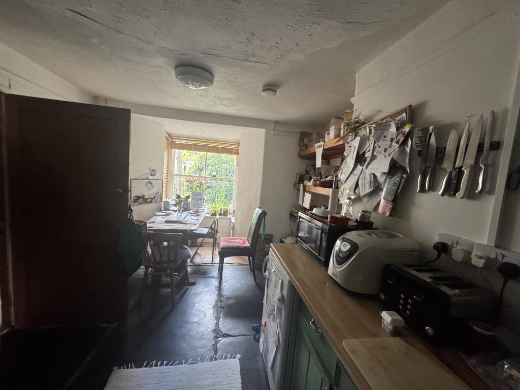Lot: 131 - MID-TERRACE HOUSE FOR IMPROVEMENT - Dining area